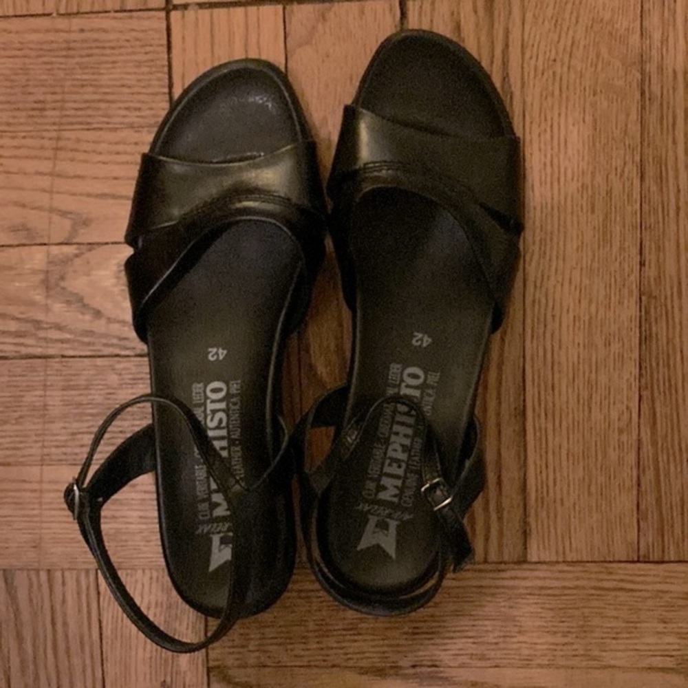 Brand new leather Mephisto sandals